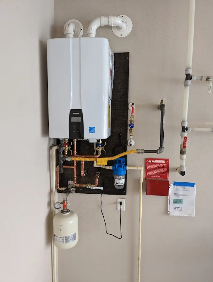 Professional plumber installing copper piping in a Panthersville home